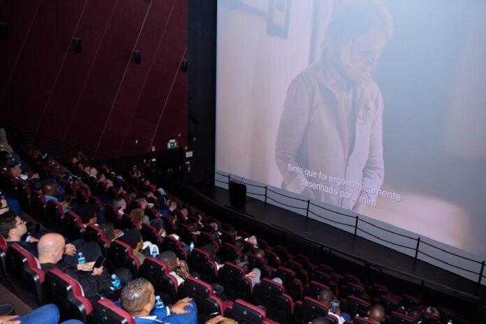 Participantes do lançamento do documentário da Africell